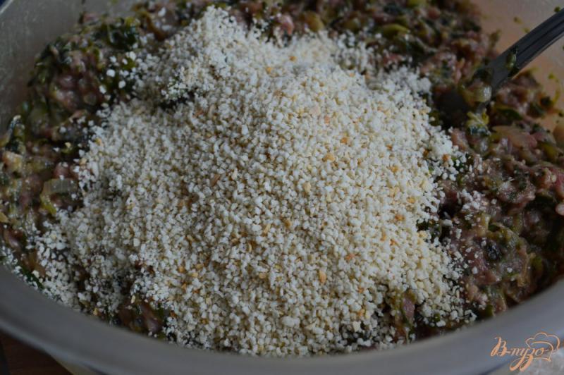 Фото приготовление рецепта: Котлеты с кабачком и шпинатом шаг №6