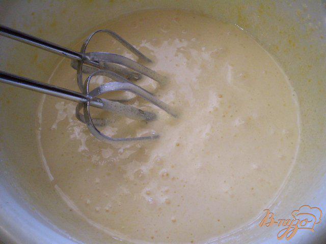 Фото приготовление рецепта: Ванильный бисквит с мятой в мультиварке шаг №3