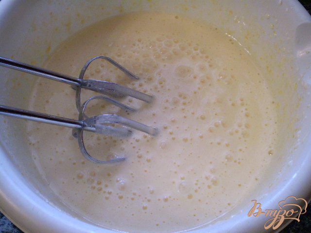 Фото приготовление рецепта: Ванильный бисквит с мятой в мультиварке шаг №4