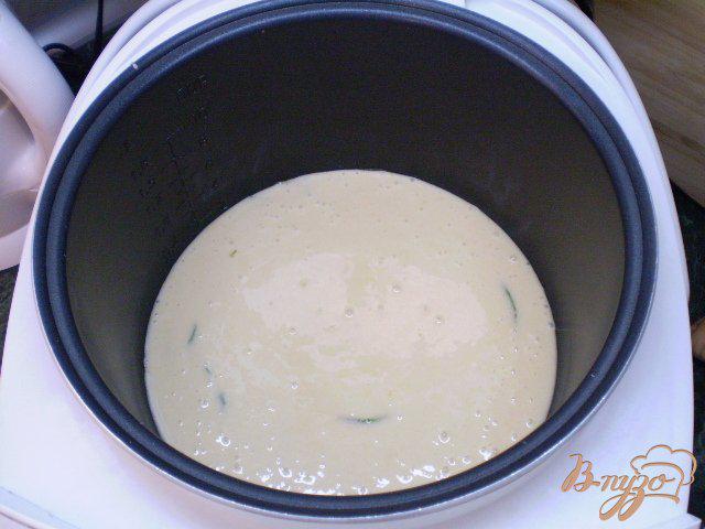 Фото приготовление рецепта: Ванильный бисквит с мятой в мультиварке шаг №8