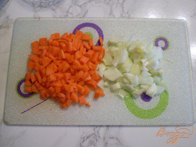 Фото приготовление рецепта: Диетический суп со шпинатом и яйцом в мультиварке шаг №3