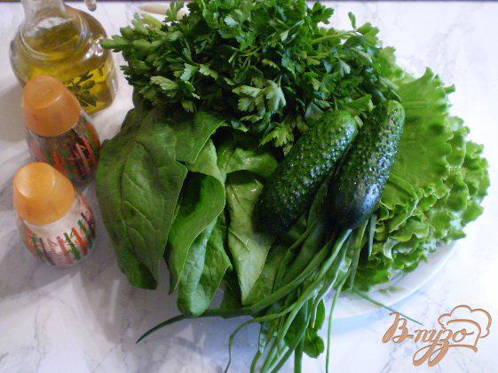 Фото приготовление рецепта: Салат с огурцом и шпинатом шаг №1
