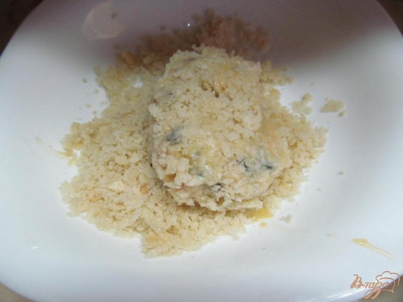 Фото приготовление рецепта: Крокеты с ветчиной и грибами шаг №11
