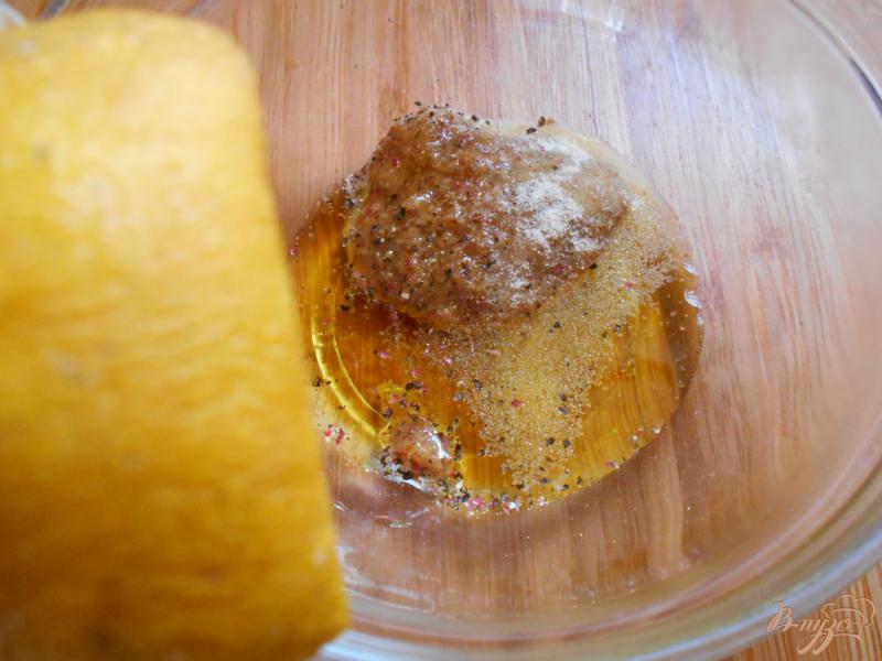 Фото приготовление рецепта: Салат с кальмаром и яблоком шаг №4