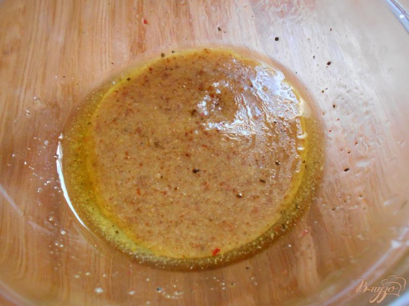 Фото приготовление рецепта: Салат с кальмаром и яблоком шаг №5