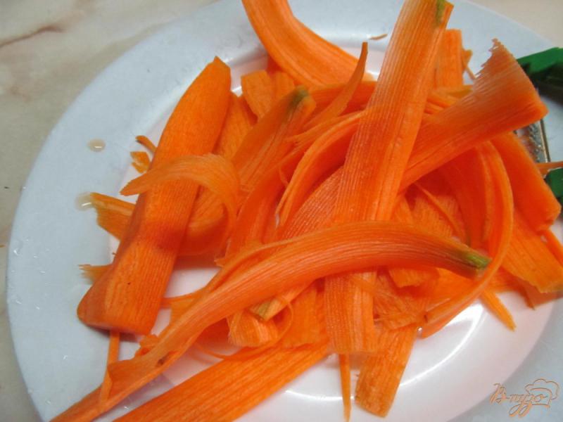 Фото приготовление рецепта: Теплый салат из моркови шаг №2