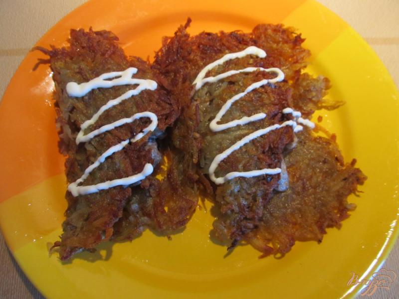 Фото приготовление рецепта: Картофельные решти с грибами шаг №7