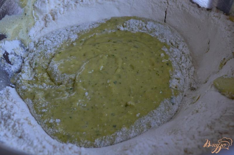 Фото приготовление рецепта: Домашняя паста с базиликом шаг №2