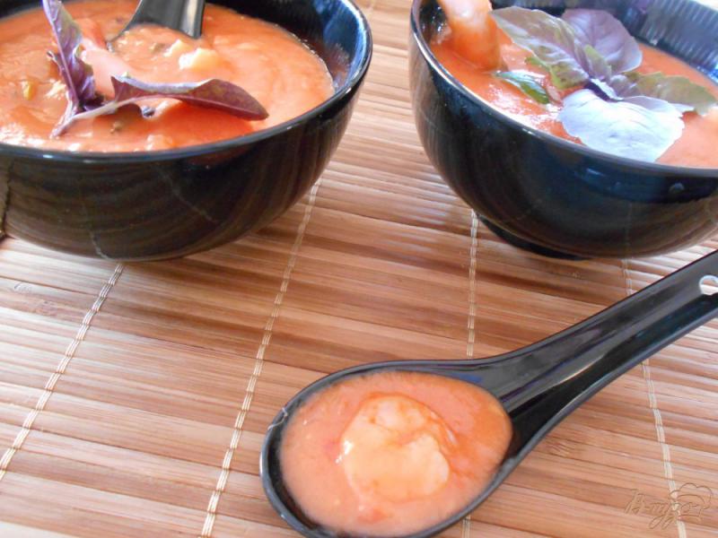 Фото приготовление рецепта: Томатный суп с креветками шаг №9