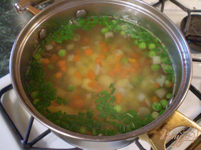 Фото приготовление рецепта: Легкий суп диетический с зеленым горошком шаг №6
