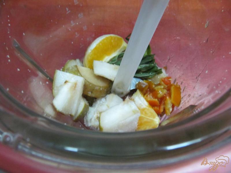 Фото приготовление рецепта: Смузи на молоке из груши с апельсином шаг №2