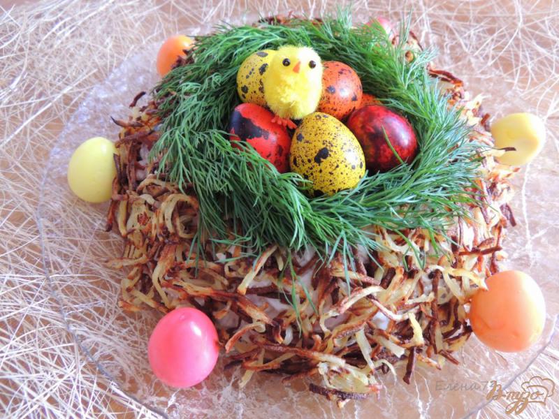 Фото приготовление рецепта: Салат Гнездо с курицей и грибами шаг №7