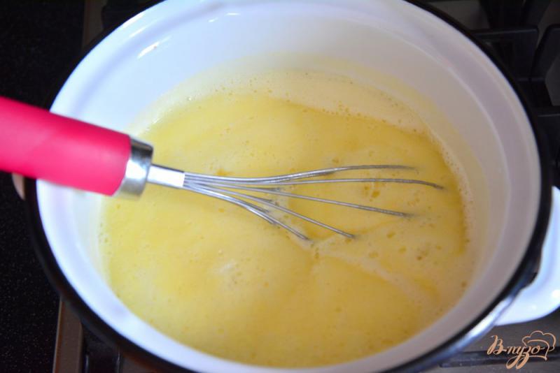 Фото приготовление рецепта: Пирожное «Картошка» из кулича шаг №2