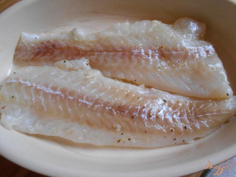 Фото приготовление рецепта: Филе рыбы под хрустящей корочкой шаг №6