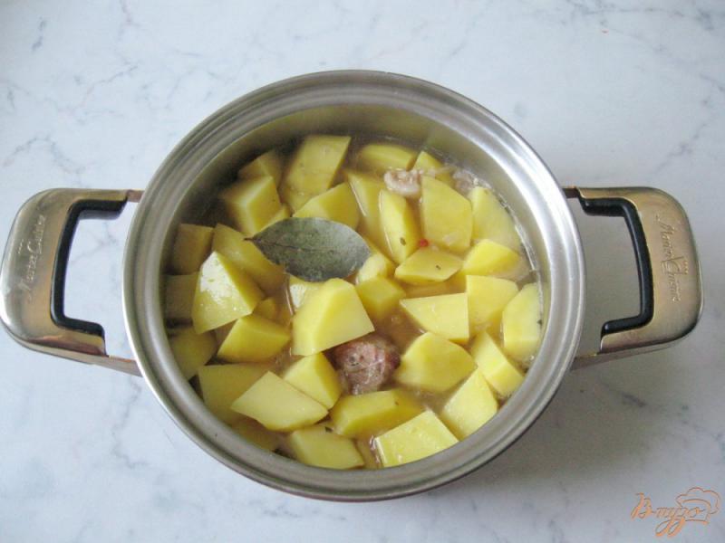 Фото приготовление рецепта: Жаркое из свинины с картофелем и сметаной шаг №4