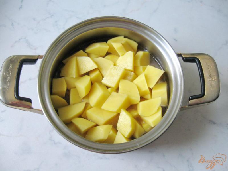 Фото приготовление рецепта: Жаркое из свинины с картофелем и сметаной шаг №3