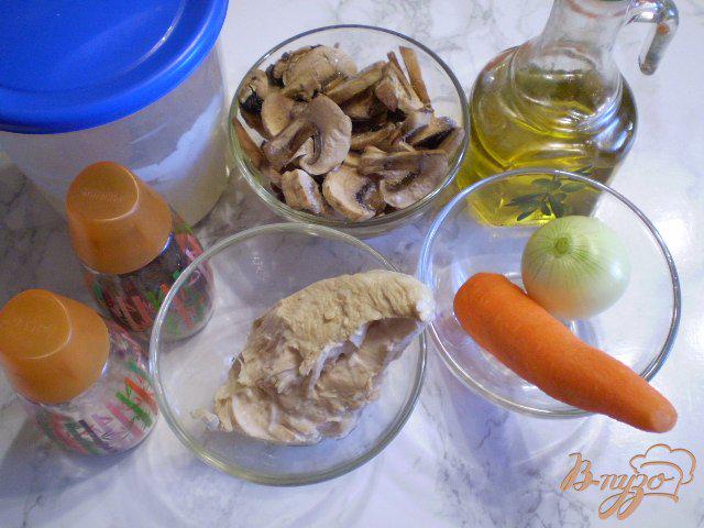 Фото приготовление рецепта: Салат с курицей и шампиньонами шаг №1
