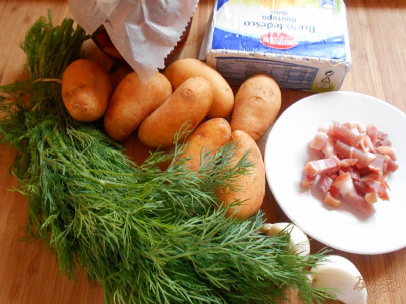 Фото приготовление рецепта: Молодой картофель с беконом и вялеными помидорами шаг №1