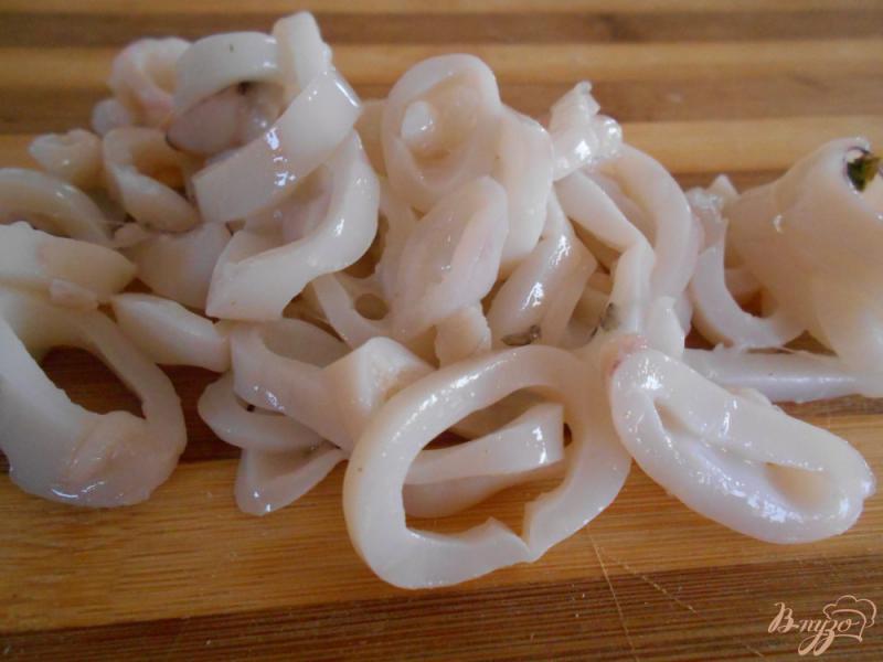 Фото приготовление рецепта: Салат с кальмарами и ветчиной шаг №1