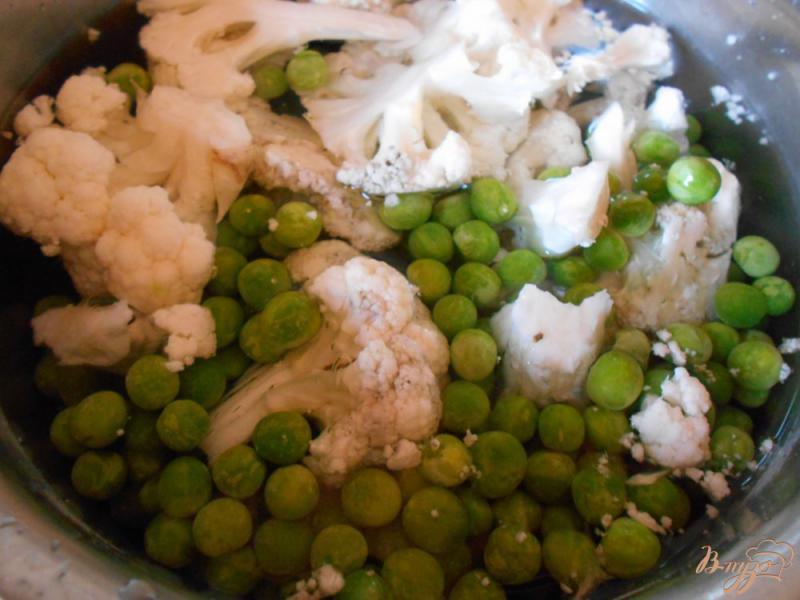 Фото приготовление рецепта: Гарнир из цветной капусты с зеленым горошком и карри шаг №1