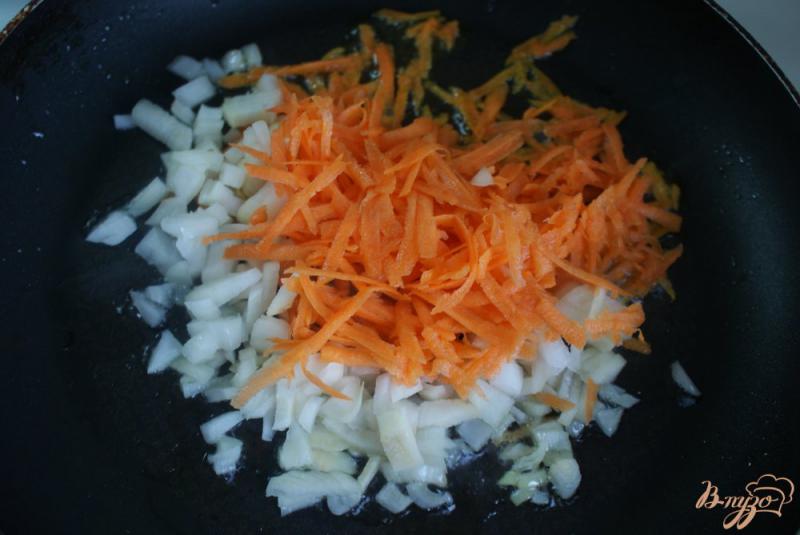 Фото приготовление рецепта: Гречневая каша с овощами и чесноком шаг №3