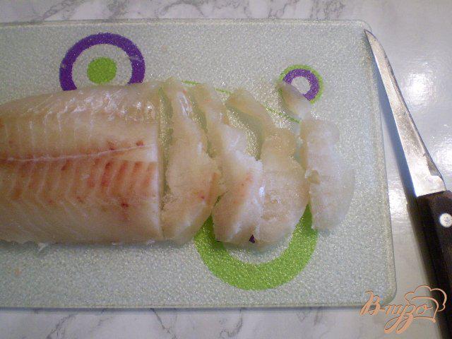 Фото приготовление рецепта: Запеканка с рыбой и картофелем шаг №5