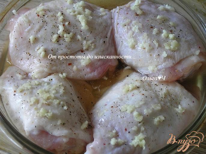 Фото приготовление рецепта: Куриные бедра в соленом сиропе шаг №4