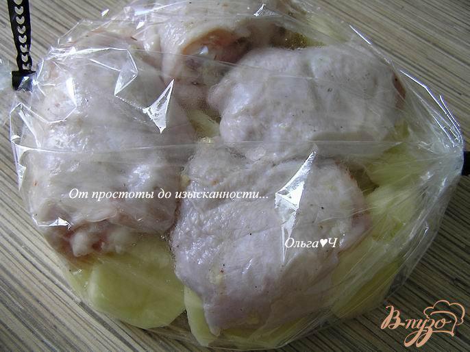 Фото приготовление рецепта: Курица с картофелем в рукаве шаг №3