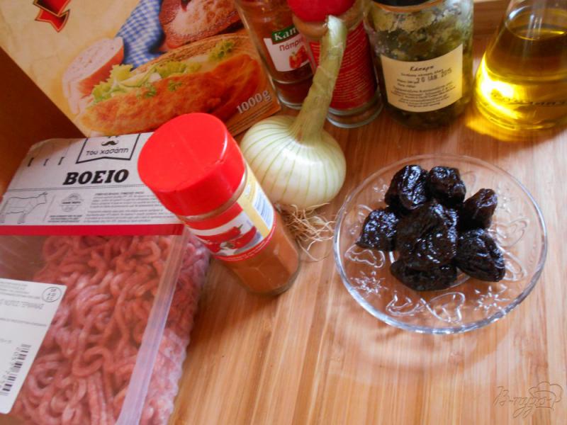 Фото приготовление рецепта: Закуска из пикантных мясных шариков в томатном соусе шаг №1