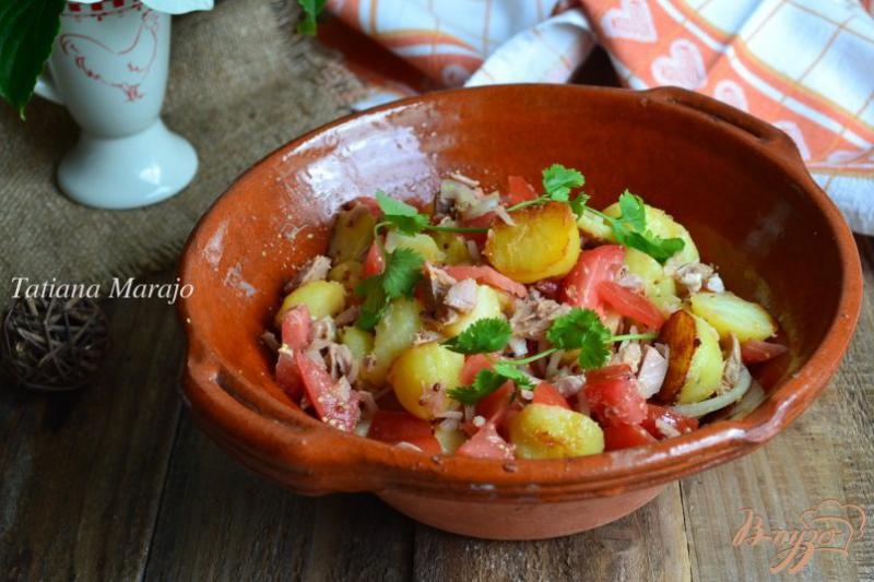 Фото приготовление рецепта: Салат из картофеля с тунцом шаг №7