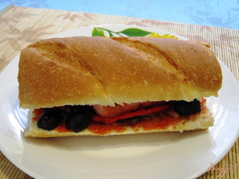 Фото приготовление рецепта: Сэндвич с сосисками шаг №7