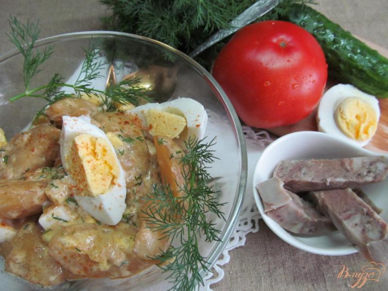 Фото приготовление рецепта: Молодой картофель с яйцом и паприкой шаг №9
