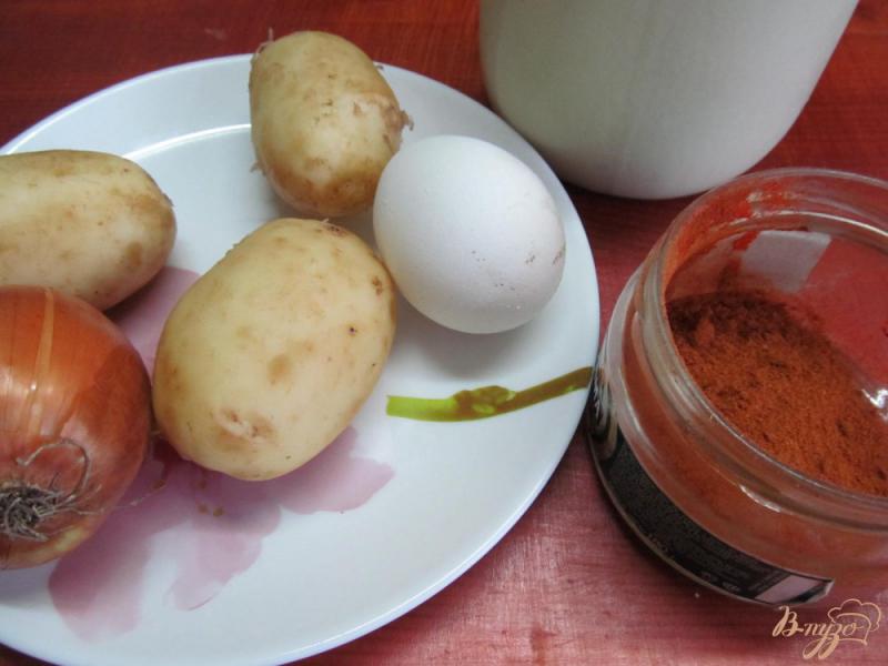 Фото приготовление рецепта: Молодой картофель с яйцом и паприкой шаг №1
