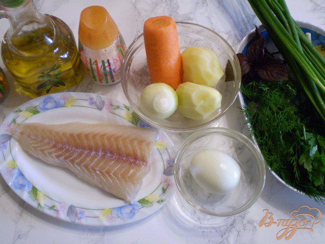 Фото приготовление рецепта: Рыбный суп с яйцо и зеленым луком шаг №1