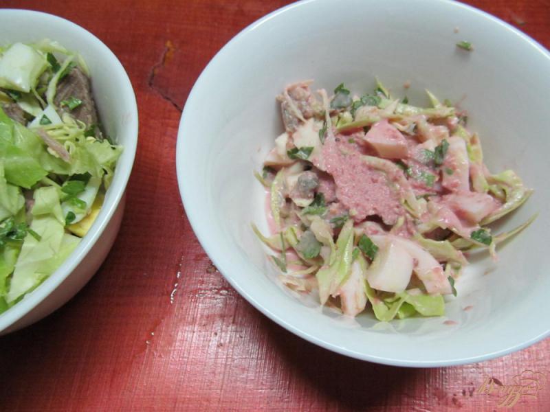 Фото приготовление рецепта: Салат из свиного языка и капусты шаг №6