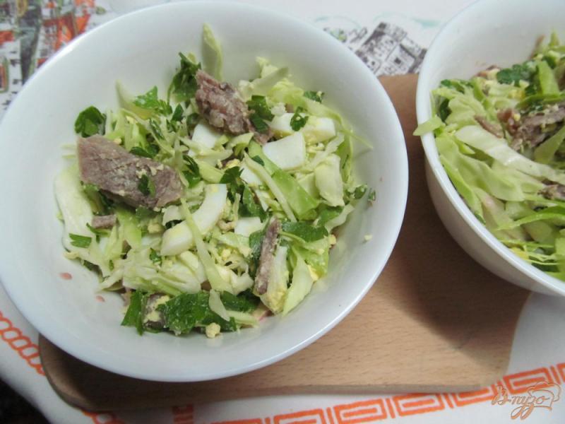 Фото приготовление рецепта: Салат из свиного языка и капусты шаг №7