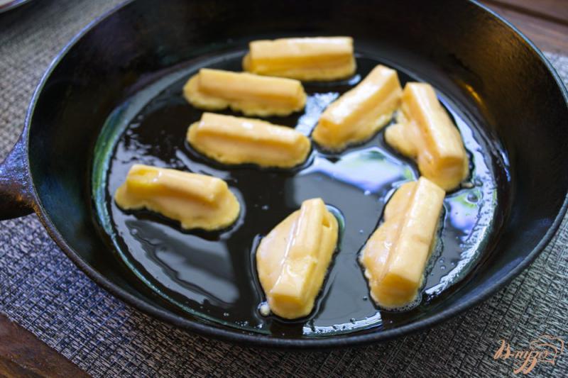 Фото приготовление рецепта: Твердый сыр в пивном кляре на закуску шаг №5