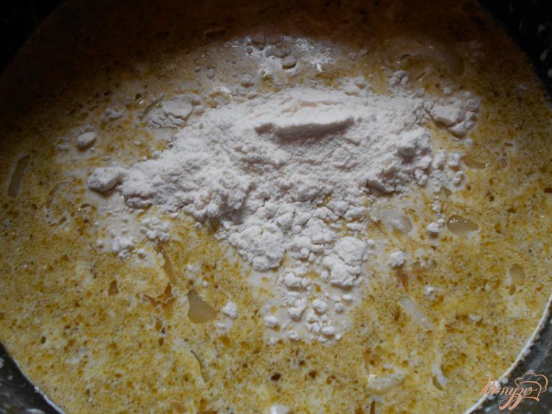 Фото приготовление рецепта: Спагетти с креветками и соусом песто шаг №4