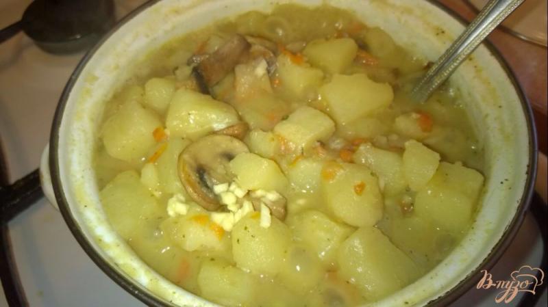 Фото приготовление рецепта: Тушеный картофель с грибами шаг №5