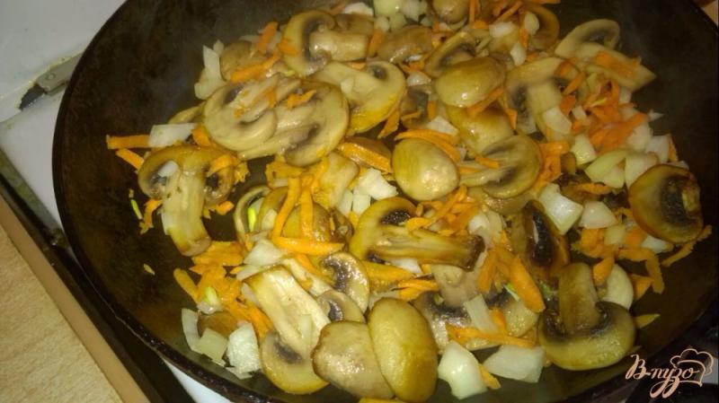 Фото приготовление рецепта: Тушеный картофель с грибами шаг №4