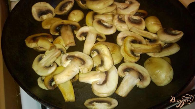 Фото приготовление рецепта: Тушеный картофель с грибами шаг №2