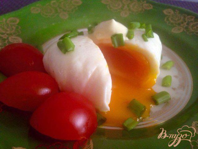 Фото приготовление рецепта: Яйцо на завтрак в мешочке шаг №7