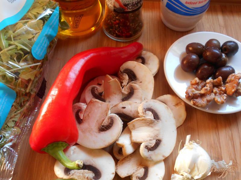 Фото приготовление рецепта: Салат с грибами и болгарским перцем шаг №1