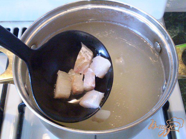 Фото приготовление рецепта: Суп из минтая и сыра шаг №7