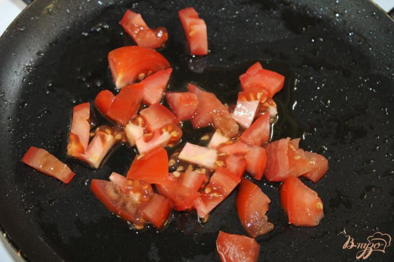 Фото приготовление рецепта: Фриттата с помидорами и зеленью шаг №2