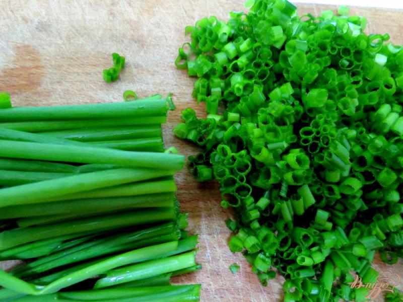 Фото приготовление рецепта: Салат из редиса с капустой. шаг №5