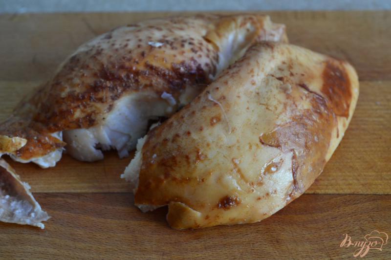 Фото приготовление рецепта: Пирог с куриным мясом и черносливом шаг №2