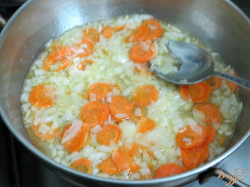 Фото приготовление рецепта: Суп с колбасками и с капустой шаг №7