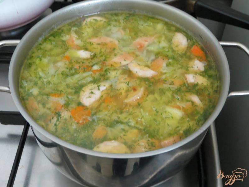 Фото приготовление рецепта: Суп с колбасками и с капустой шаг №12