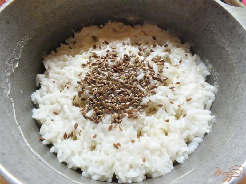 Фото приготовление рецепта: Рис с маслом льна и кукурузой шаг №2